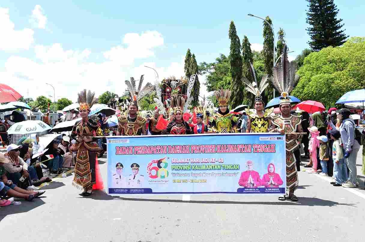 Badan Pendapatan Daerah Prov Kalteng Ikut Serta Meriahkan Karnaval Budaya Isen Mulang Tahun 2025, Usung Tema Handep Hapakat