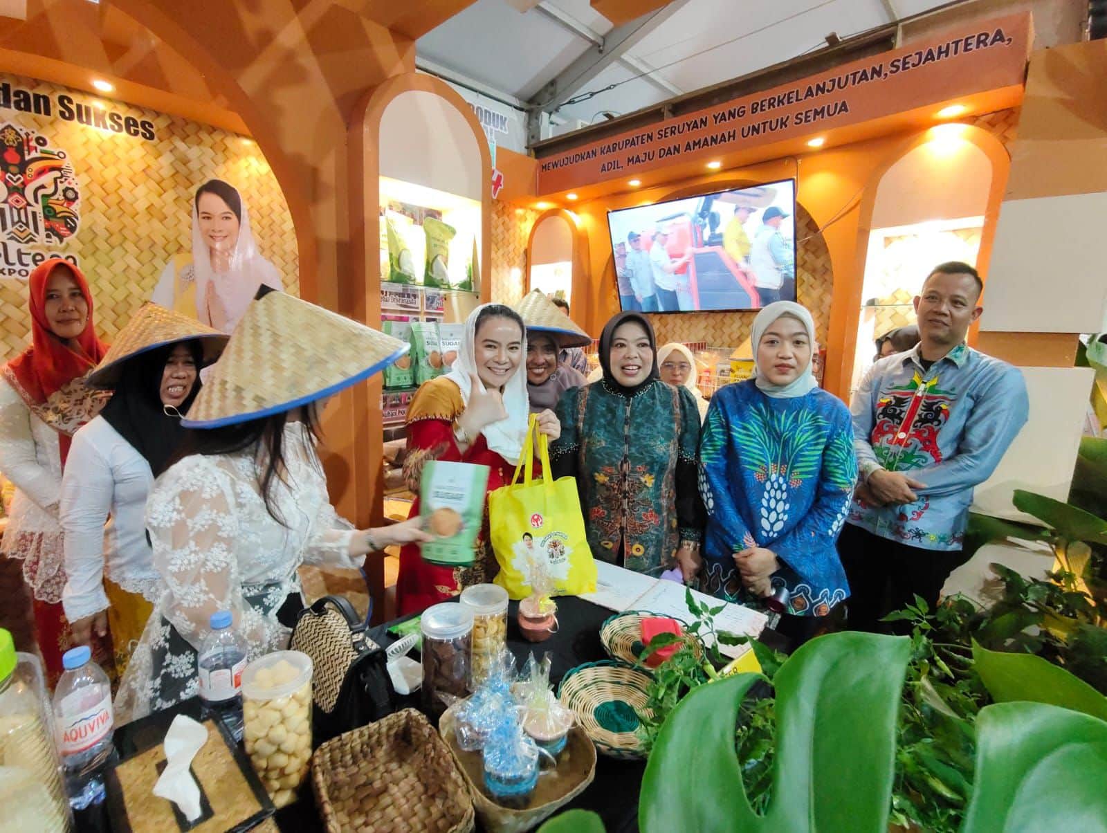 Ketua TP-PKK Kabupaten Seruyan Hadiri Pembukaan Kalteng Expo 2025