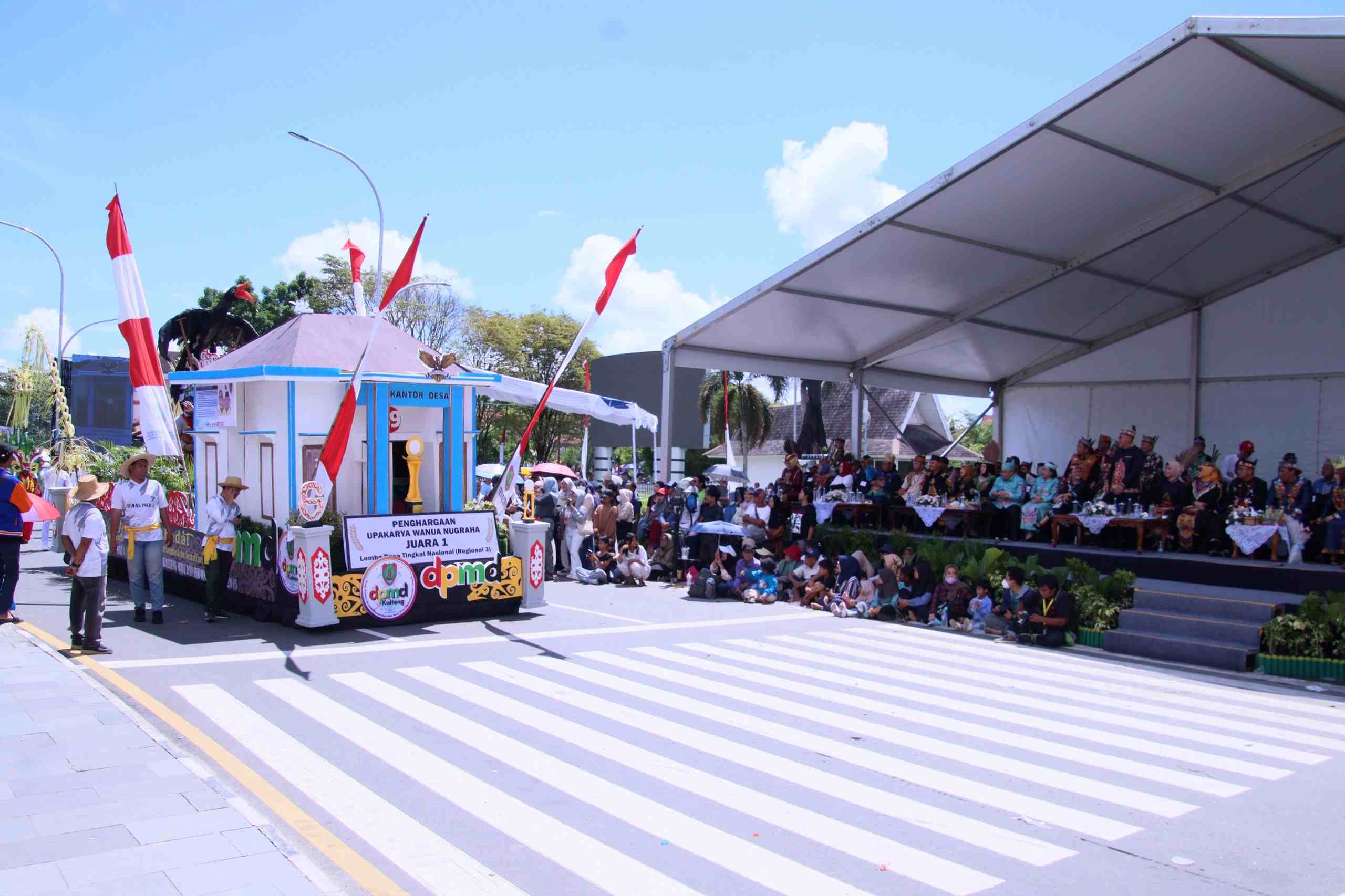 Dinas PMD Prov. Kalteng Usung Tema Belom Bahadat, Ramaikan Karnaval Budaya FBIM Tahun 2025