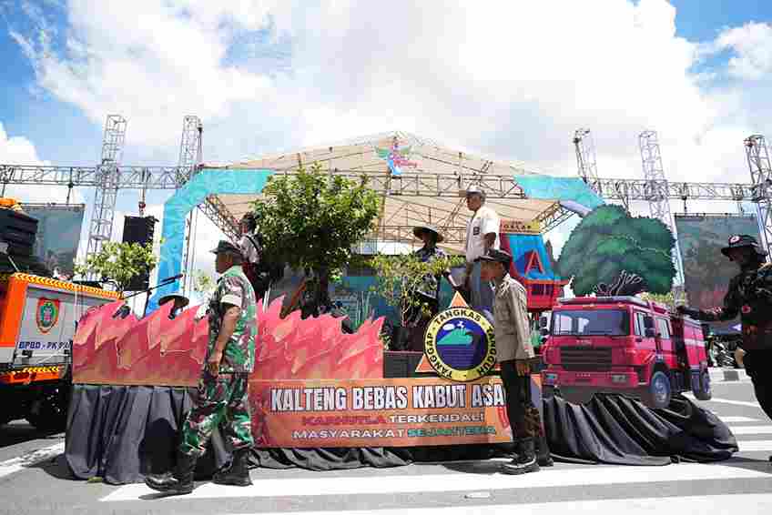 BPBD Prov. Kalteng Usung Tema “Kalteng Bebas Kabut Asap, Karhutla Terkendali, Masyarakat Sejahtera” dalam Karnaval FBIM 2025