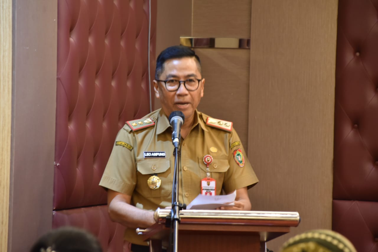 Asisten Ekbang Leonard S. Ampung Harapkan Pemerintah Provinsi dan Kabupaten/Kota Perkuat Komitmen Tingkatkan Kualitas Pelayanan Publik di Kalteng