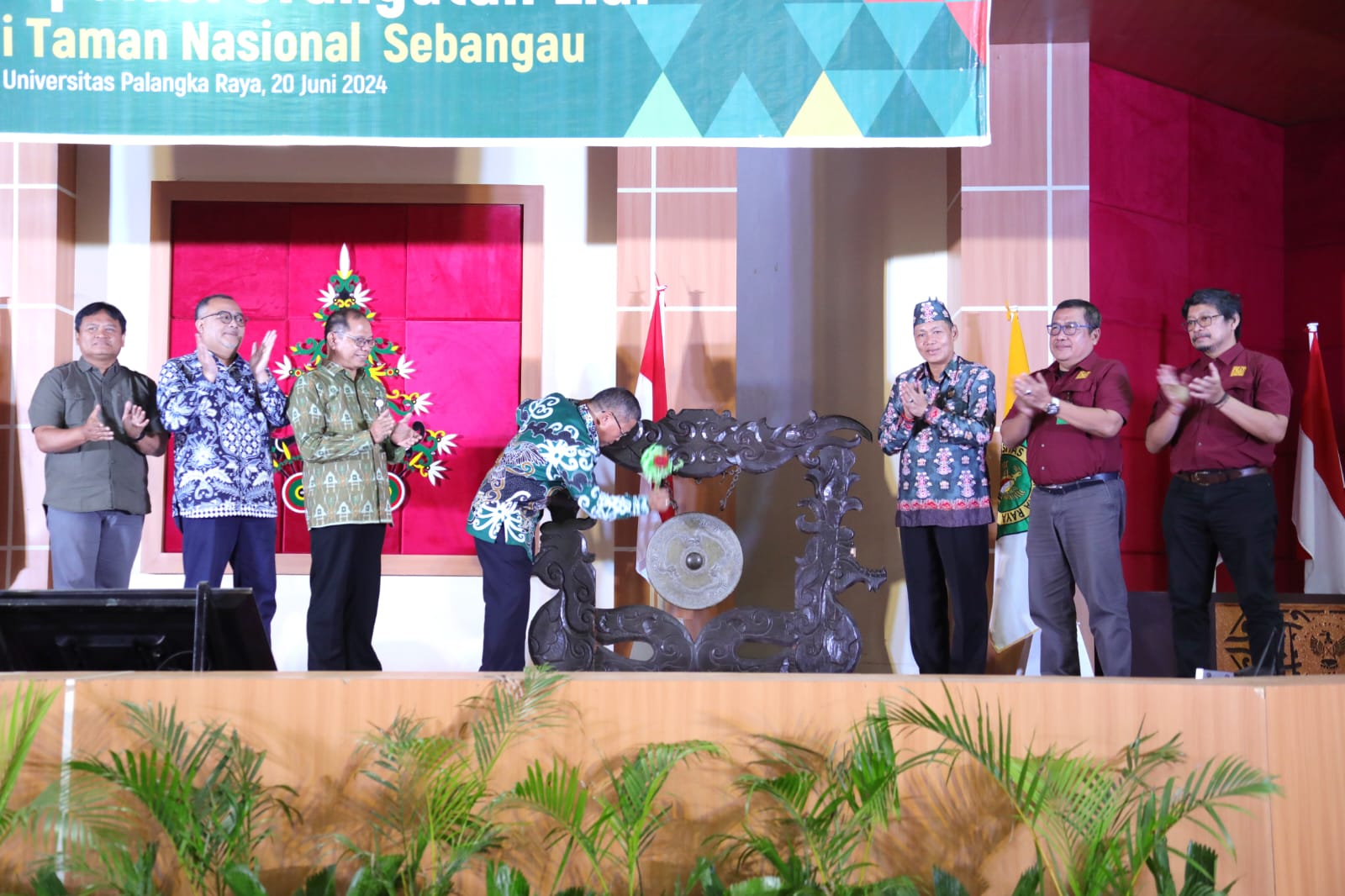 Sahli Gubernur Yuas Elko Hadiri Seminar Nasional Pengelolaan Satwa Terancam Punah Orang Utan di Taman Nasional Sebangau