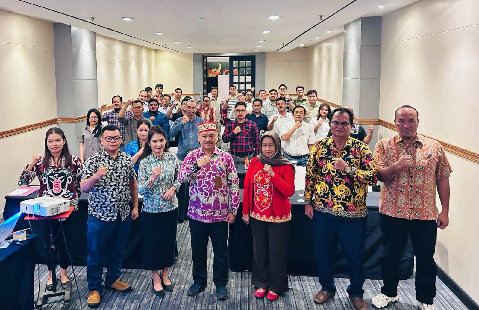 Kadisnakertrans Prov. Kalteng Buka Bimtek Penyelesaian Perselisihan Hubungan Industrial