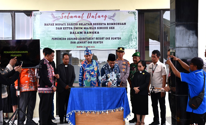 Wabup Barsel Hadiri Peresmian Gedung Sekretariat GKE Buntok