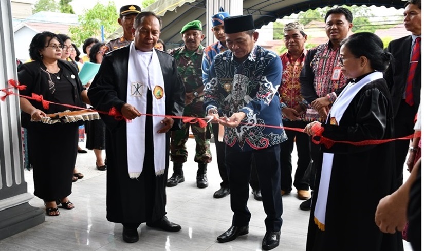 Wabup Barsel Hadiri Peresmian Gedung Sekretariat GKE Buntok