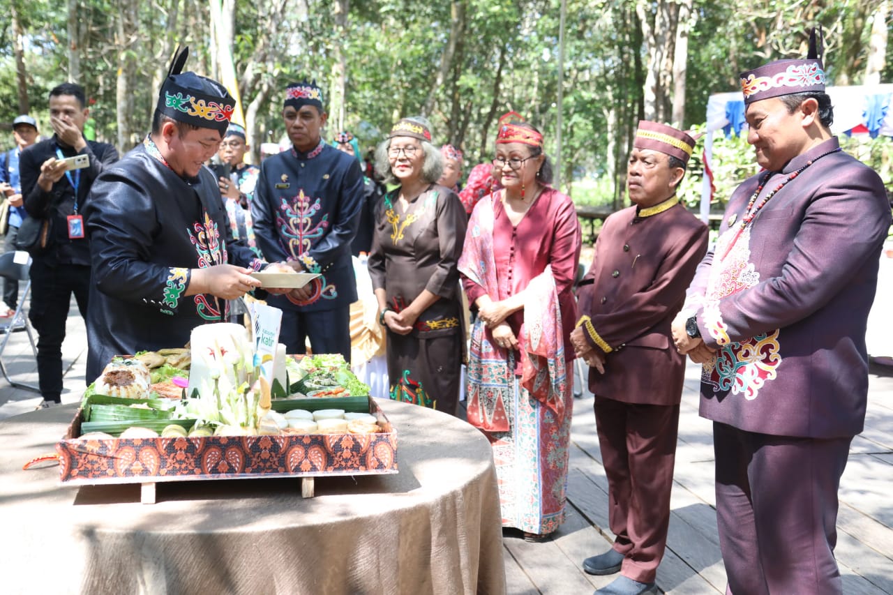 Wagub Kalteng Edy Pratowo Hadiri Halalbihalal Syukuran Harjad ke-22 Kabupaten Katingan
