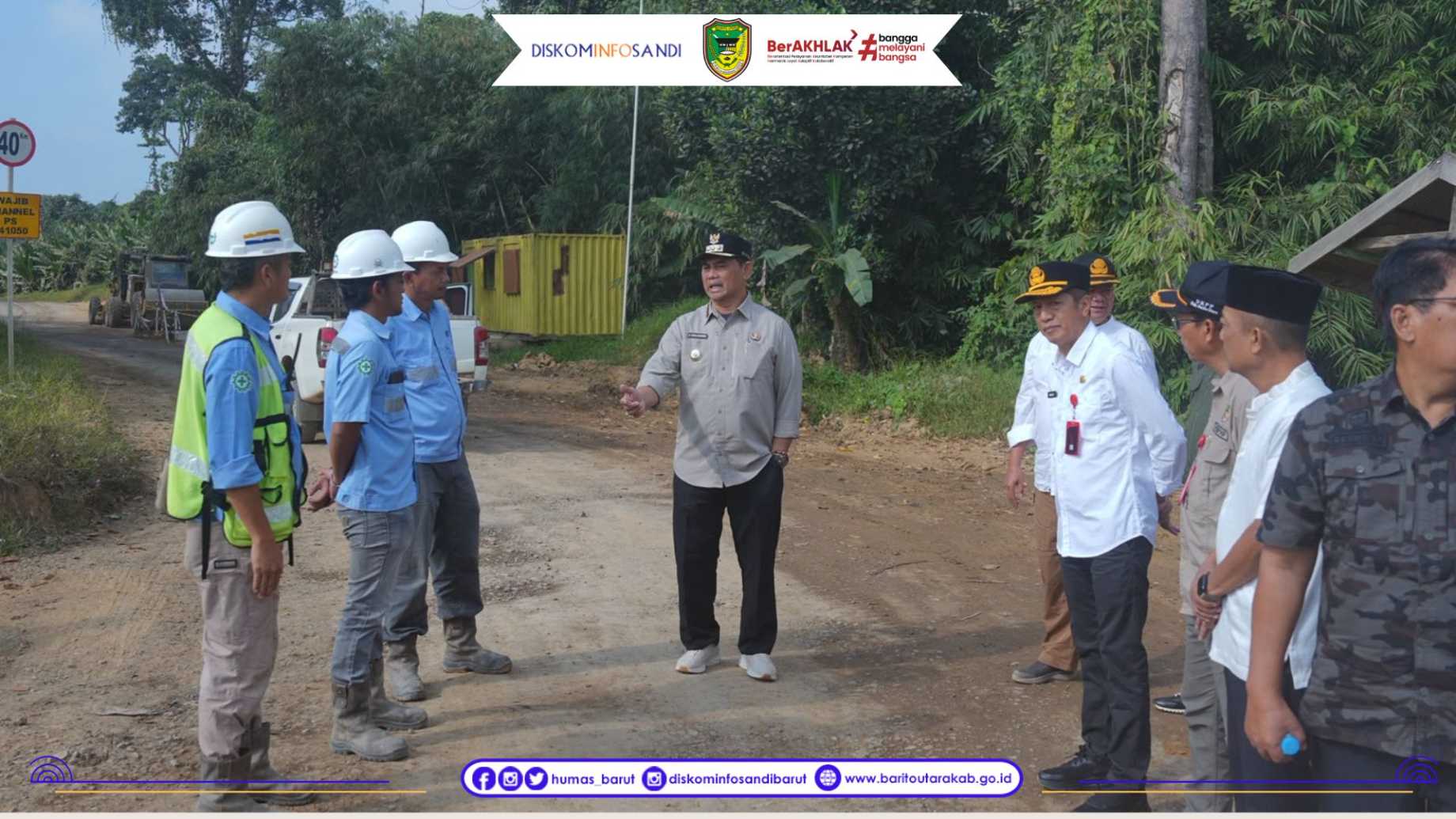 Tinjau Desa Mampuak II, Bupati Barito Utara Salurkan Bantuan Pendidikan Sekaligus Tegur Perusahaan Terkait Kerusakan Jalan
