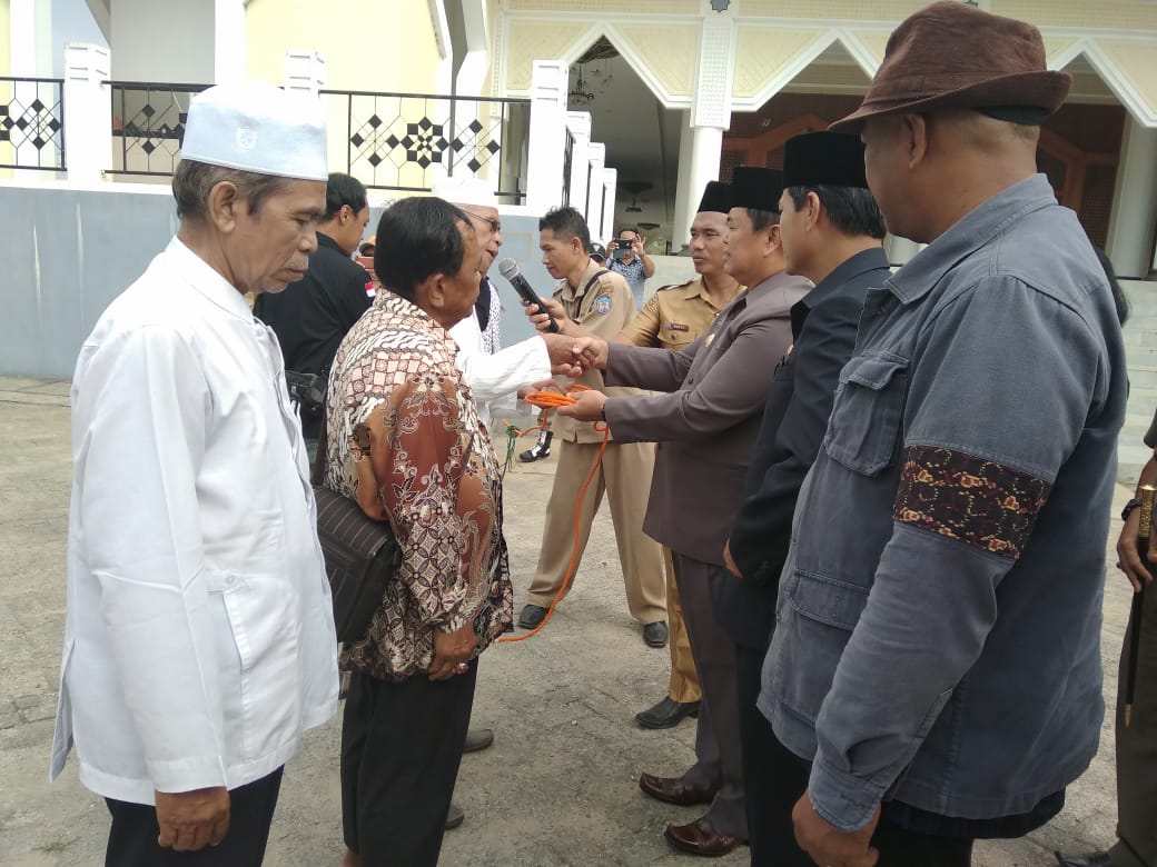 Pemda Mura  Secara Simbolis Beri Bantuan Hewan Korban