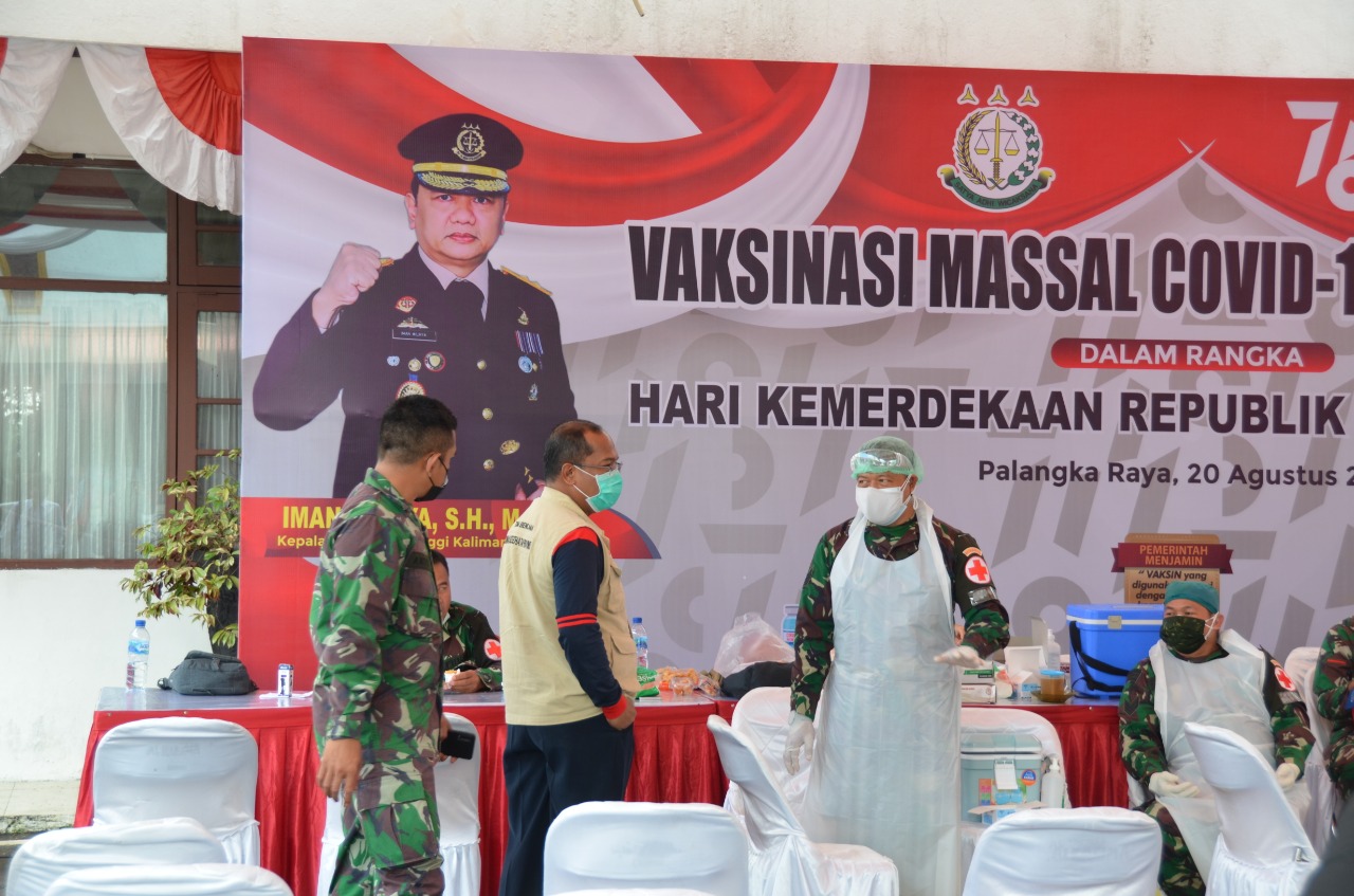 Vaksinasi Covid-19 Dosis Kedua di Kejaksaan Tinggi Provinsi Kalimantan Tengah