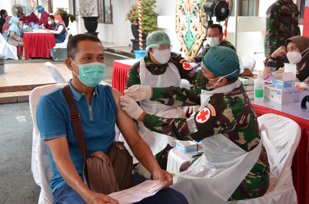 Vaksinasi Covid-19 Dosis Kedua di Kejaksaan Tinggi Provinsi Kalimantan Tengah