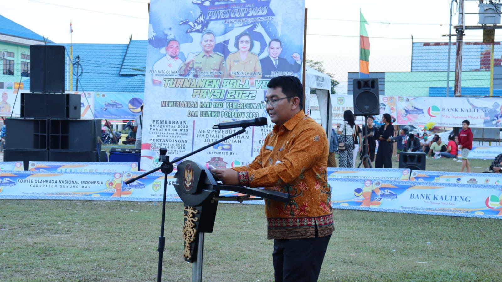 Staf Ahli Bupati Gumas Menutup Resmi Turnamen PBVSI Cup Gumas