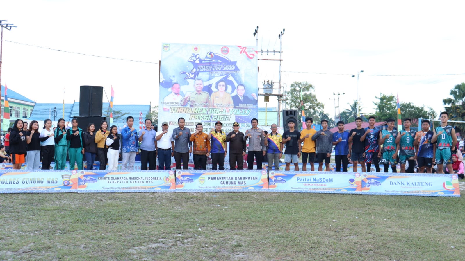 Staf Ahli Bupati Gumas Menutup Resmi Turnamen PBVSI Cup Gumas
