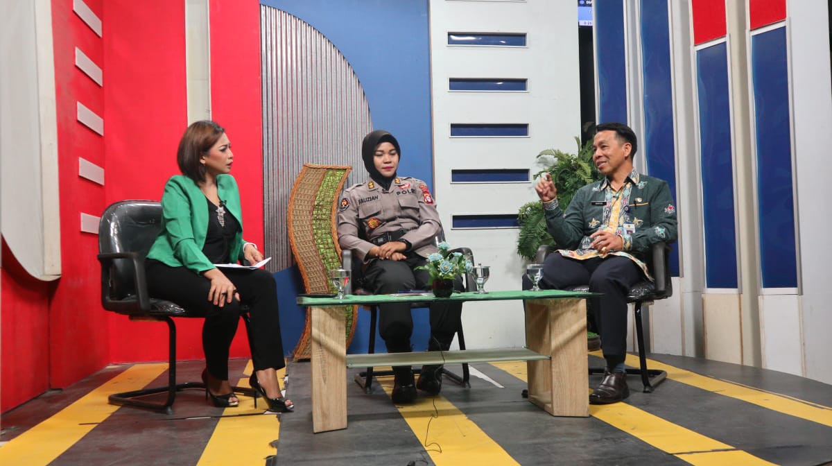 Hadiri Talkshow TVRI Kalteng, Diskominfo Kembali Himbau Masyarakat Bijak Bermedia Sosial 