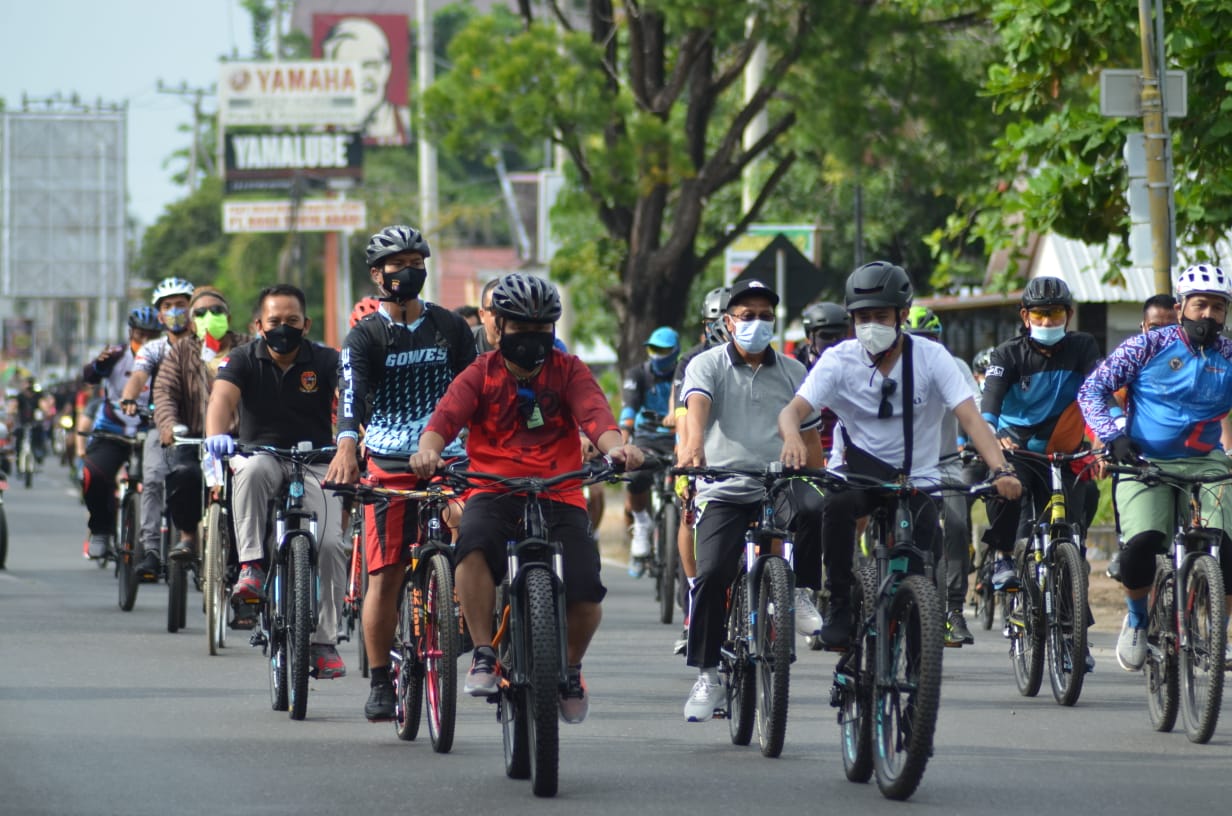 Gubernur H. Sugianto Sabran Ikuti Gowes Kalteng Berkah