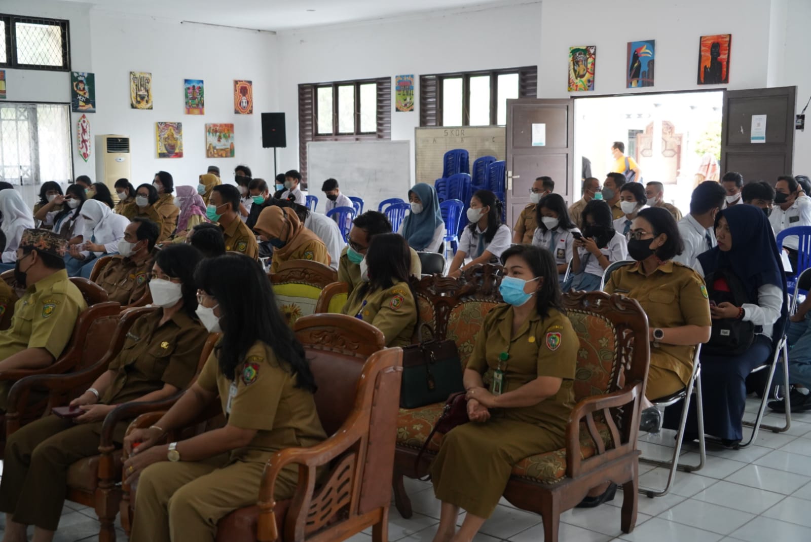 Perkenalkan Adat Suku Dayak kepada Pelajar, Disbudpar Gelar Kegiatan Belajar Bersama