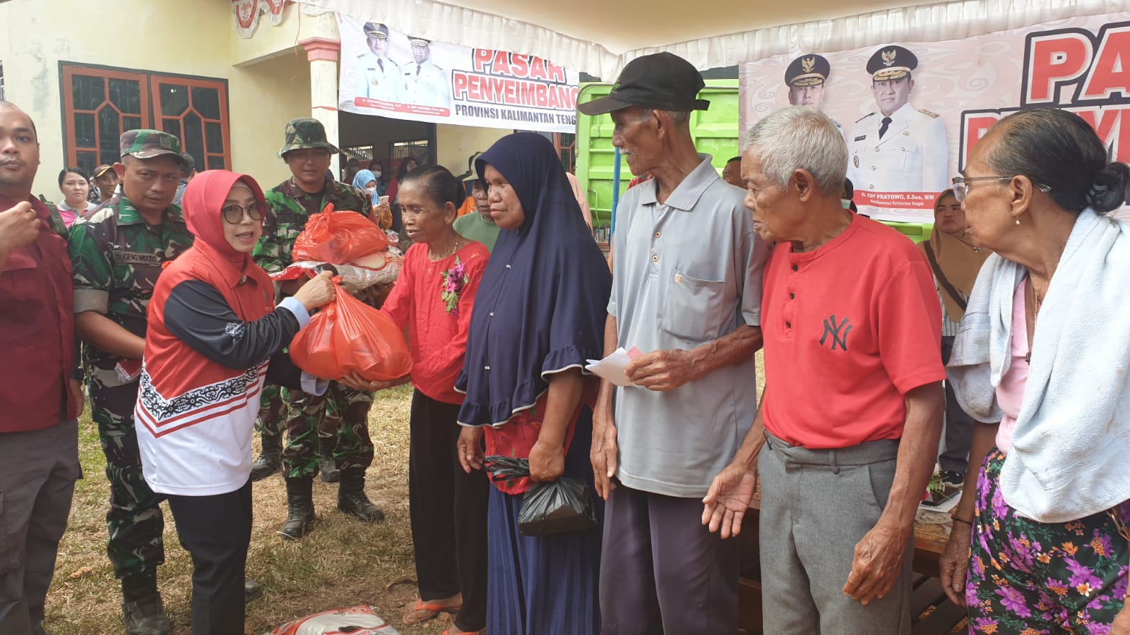 Pemprov Kalteng Gelar Pasar Penyeimbang/Pasar Murah di Desa Bangkal Kabupaten Seruyan