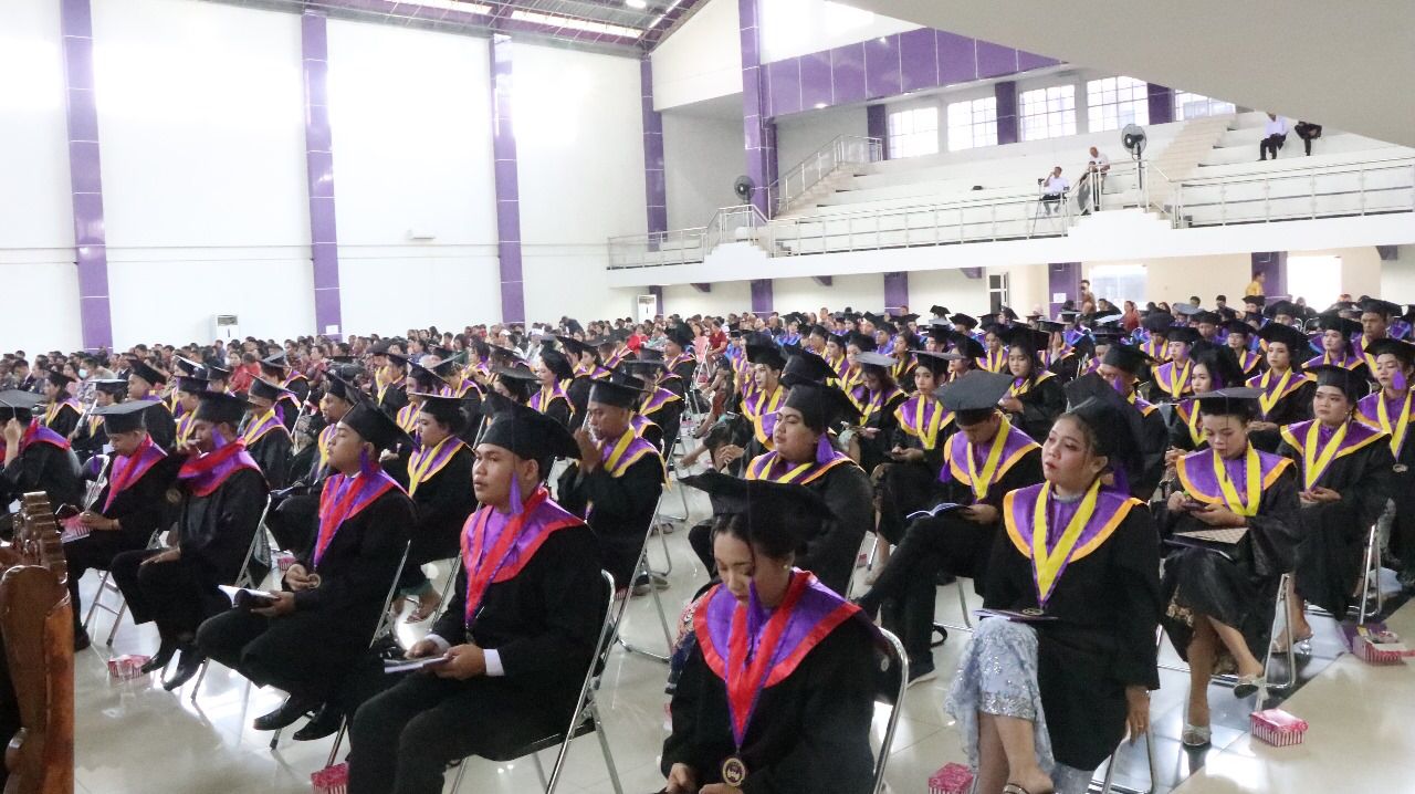 Hadiri Wisuda Sarjana XVII dan Pasca Sarjana IV IAKN Palangka Raya, Sahli Gubernur Herson B. Aden : SDM Kalteng Mampu Bersaing