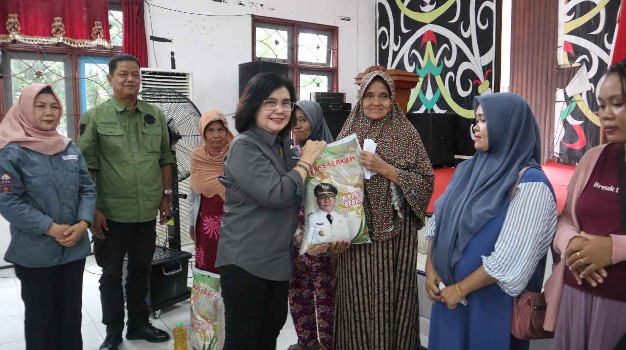 Kepala DP3APPKB Prov. Kalteng Ikuti Pasar Murah di Kab. Seruyan