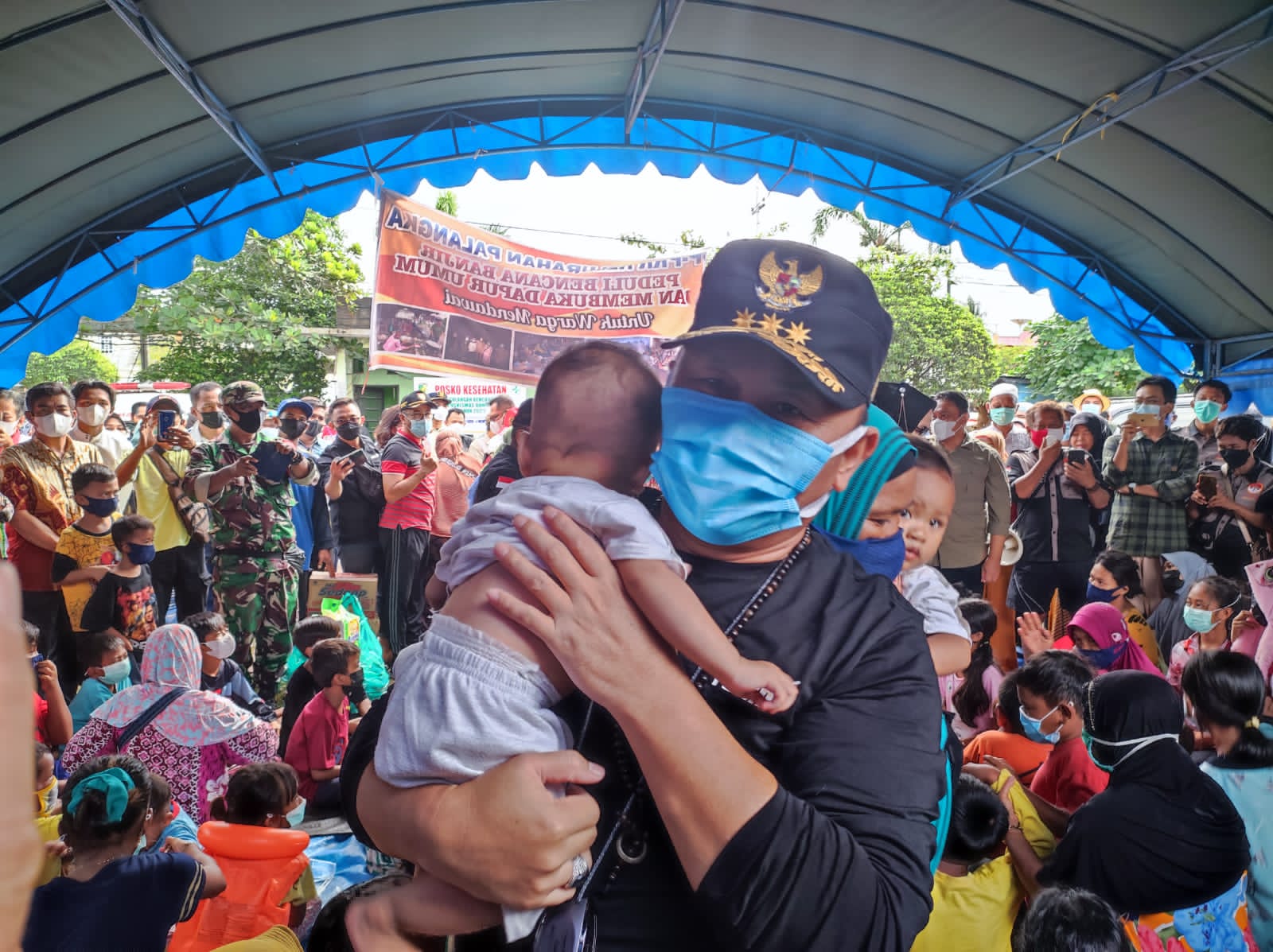 Gubernur Kalteng Tinjau Lokasi Banjir dan Sambangi Warga di Tenda Pengungsian