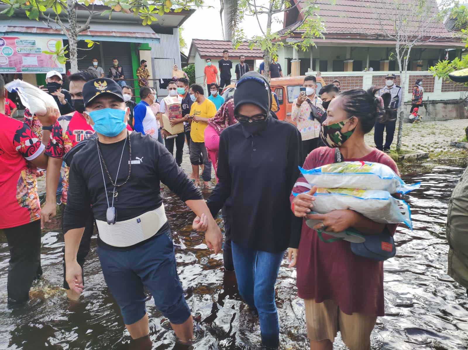Gubernur Kalteng Tinjau Lokasi Banjir dan Sambangi Warga di Tenda Pengungsian