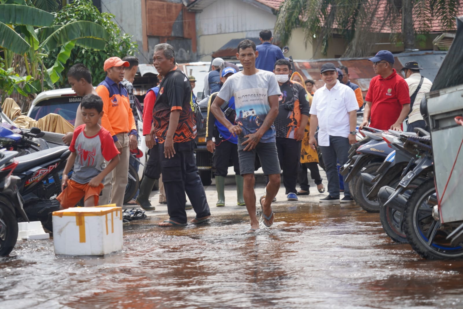 Asisten PemKesra Pantau Banjir di Sejumlah Titik Kota Palangka Raya