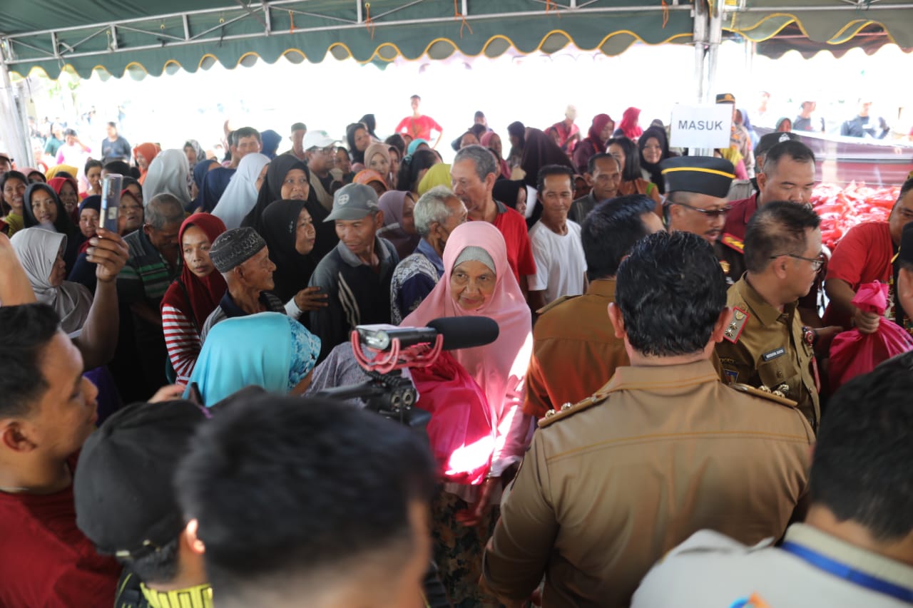 Wagub Edy Pratowo Tinjau Pasar Penyeimbang di Taman Permata Sukamara Desa Natai Sedawak, Kabupaten Sukamara