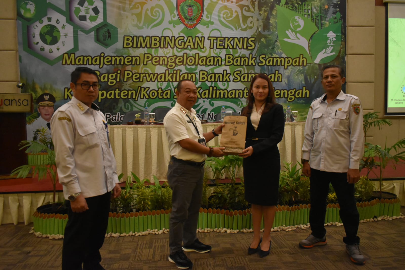 DLH Prov. Kalteng Selenggarakan Bimtek Manajemen Pengelolaan Bank Sampah bagi Perwakilan Bank Sampah Kabupaten/Kota