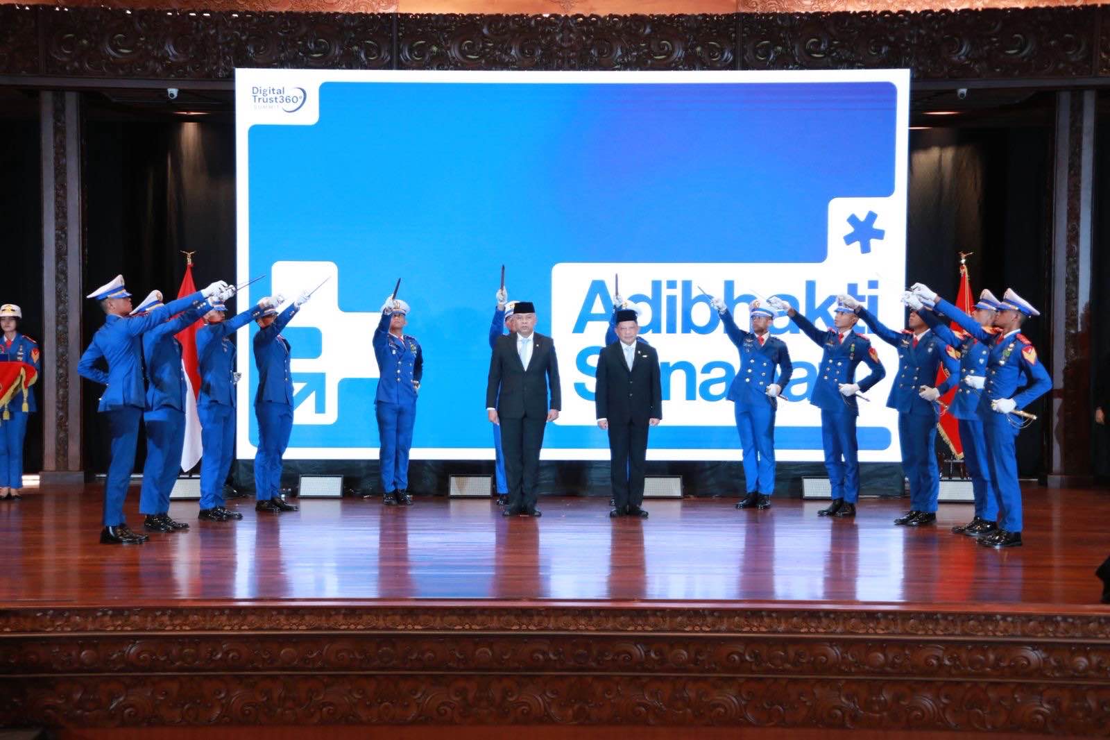 Mendagri Tito Terima Penghargaan Adibhakti Sanapati