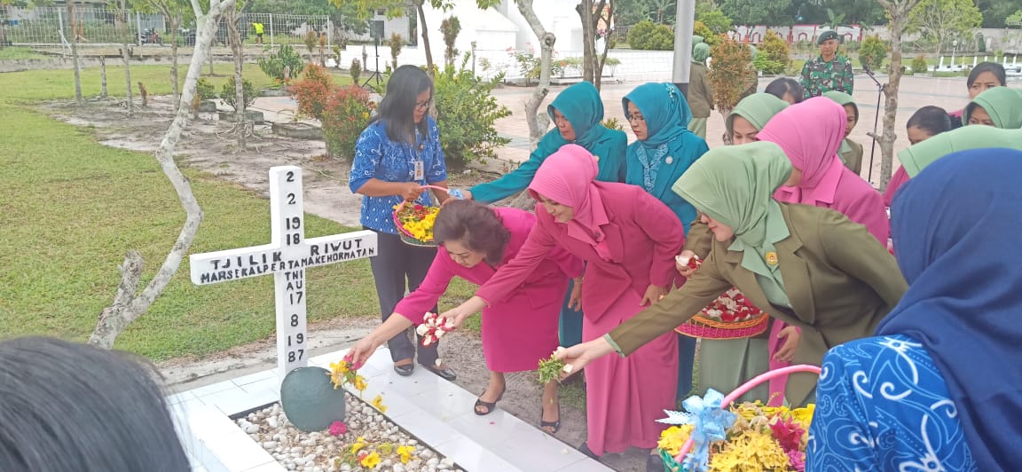 Pemprov Kalteng Ziarah dan Tabur Bunga ke Taman Makam Pahlawan