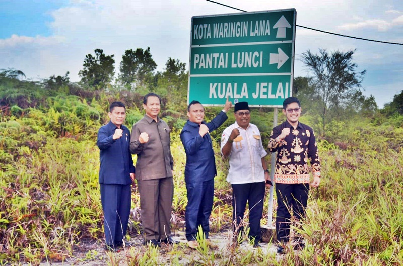 Pemprov Diminta Tangani Ruas Pantai Lunci-Kuala Jelai