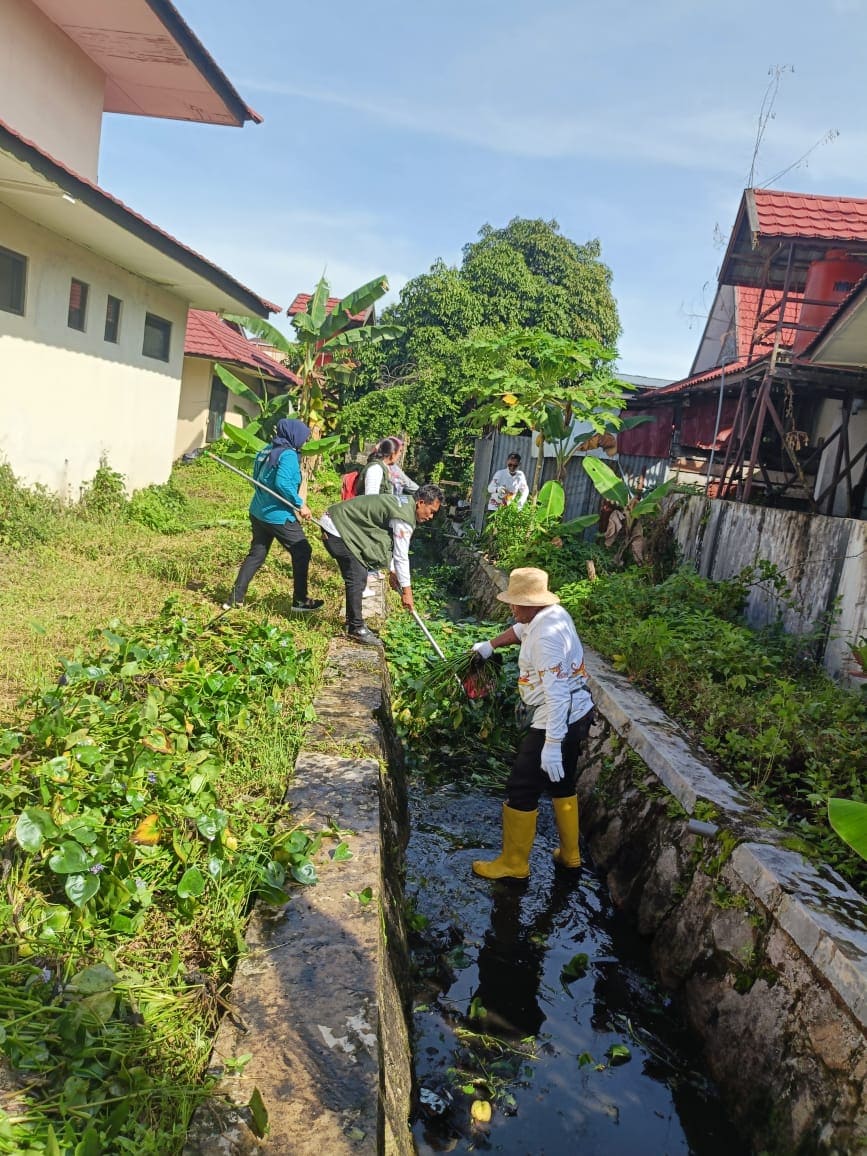 Peringati Hari Kesetiakawanan Sosial Nasional, Dinsos Prov. Kalteng Adakan Bakti Sosial  