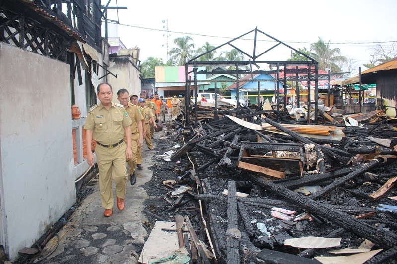 Bupati Bantu Korban Kebakaran Melati