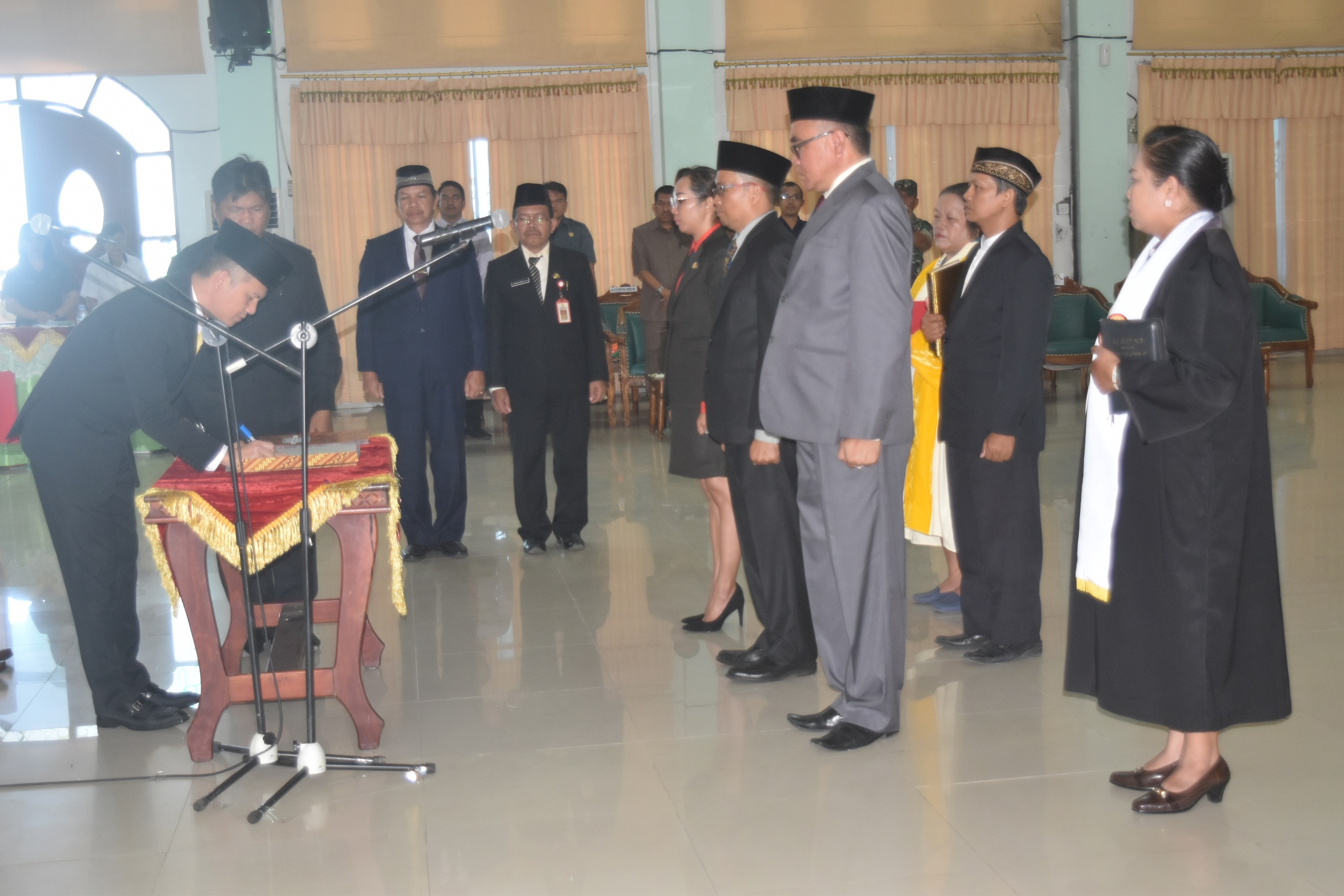 Bupati Gunung Mas Lantik 107 Pejabat Eselon III dan IV