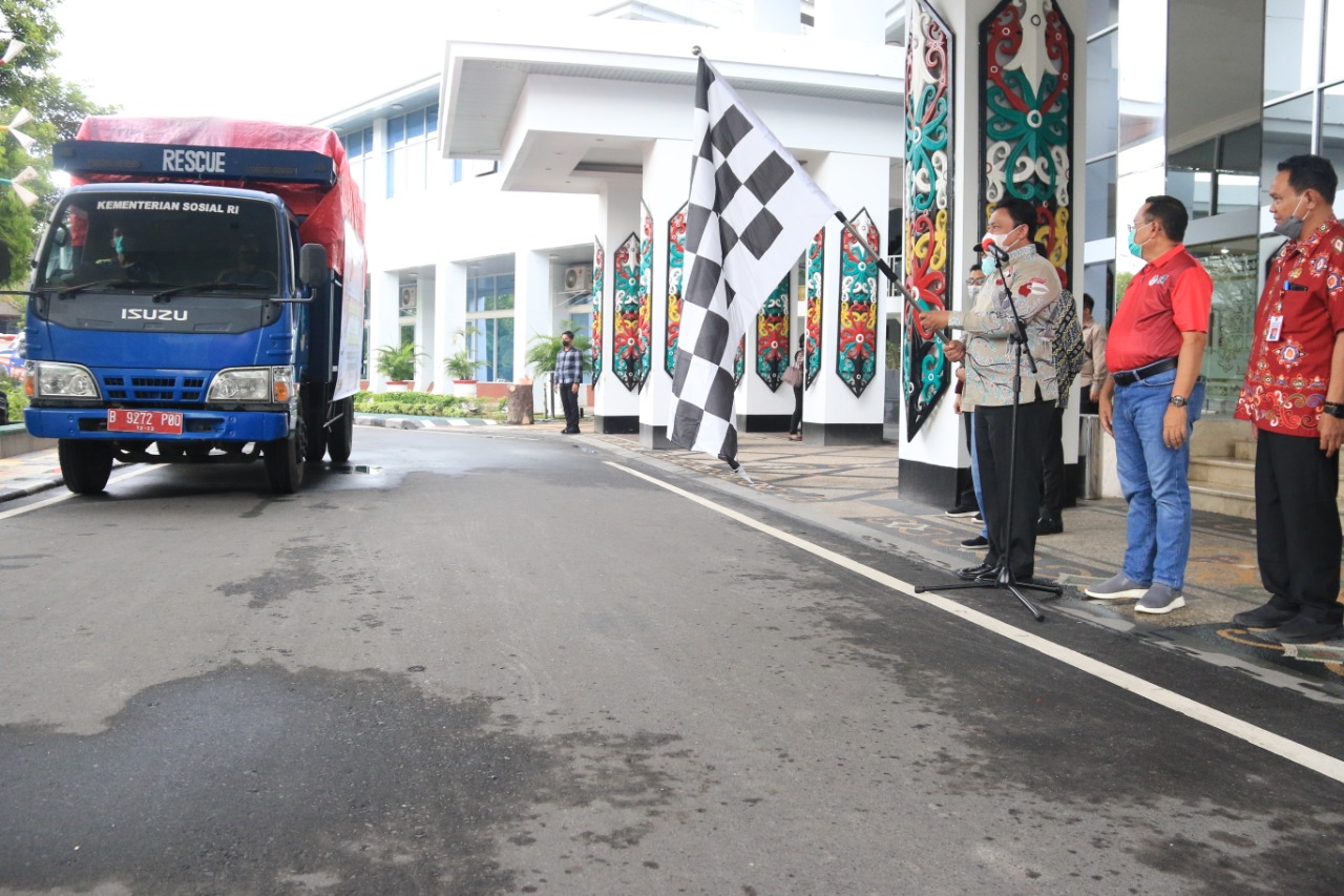 Wagub Kalteng Lakukan Pelepasan Bantuan Pemprov Untuk Korban Kebakaran Pundu