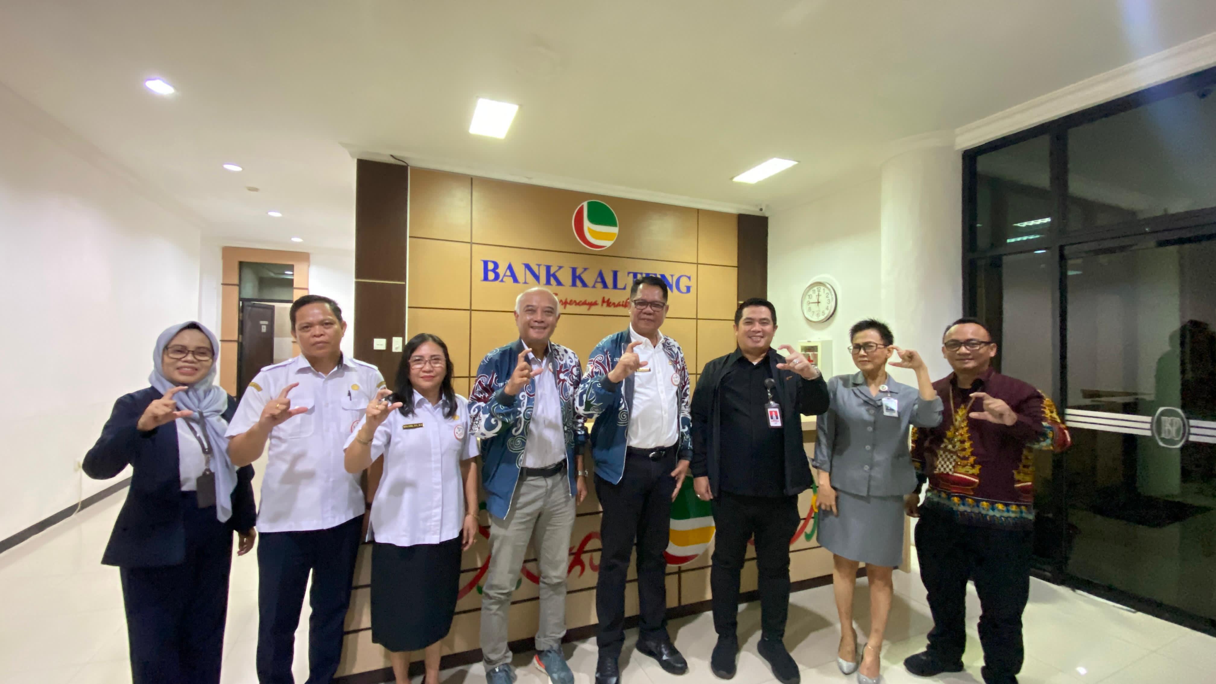 Kepala Dislutkan Bahas Fasilitasi Subsidi Biaya Sarana Produksi Perikanan Bersama PT. Bank Kalteng