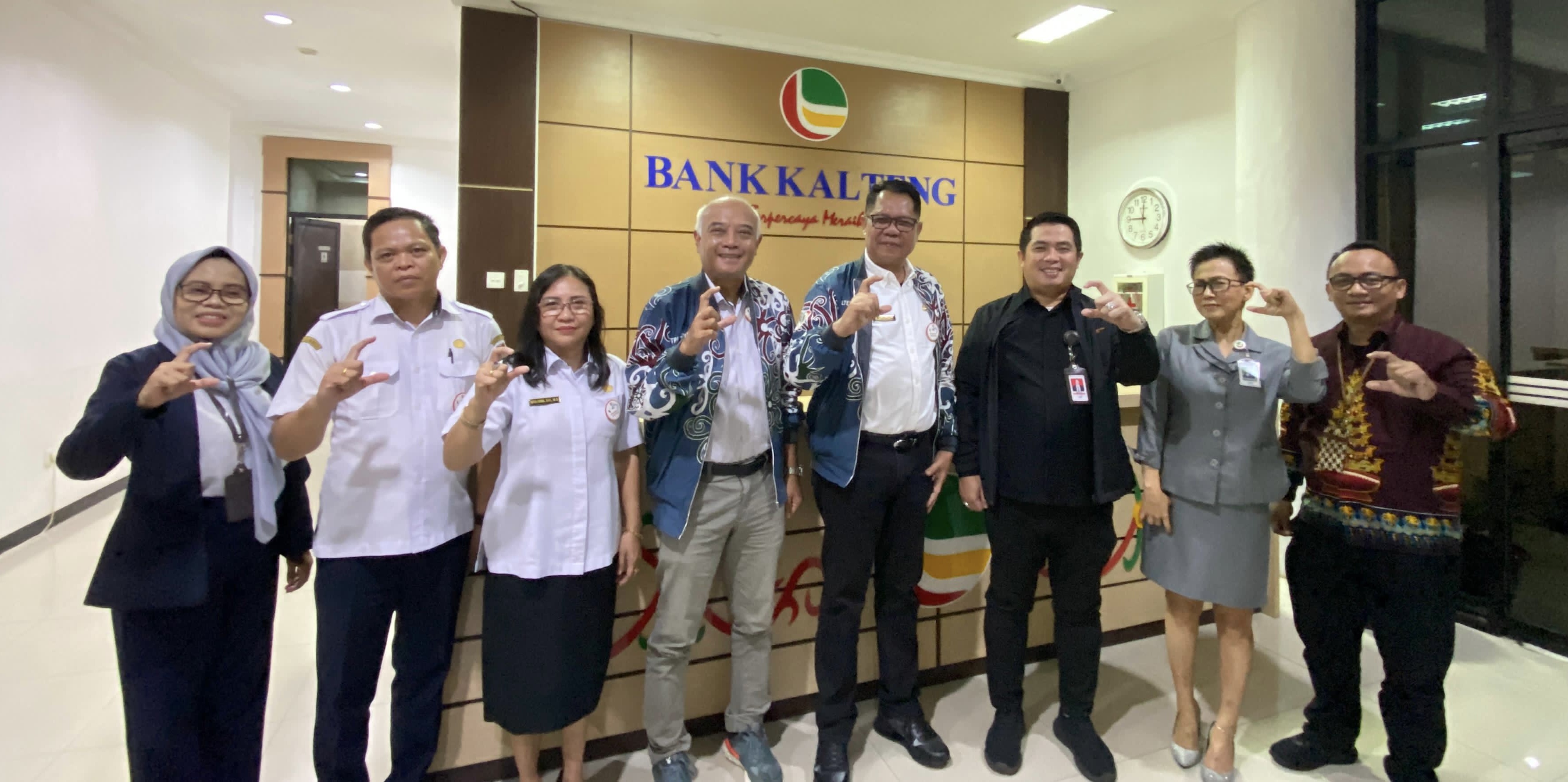 Kepala Dislutkan Bahas Fasilitasi Subsidi Biaya Sarana Produksi Perikanan Bersama PT. Bank Kalteng