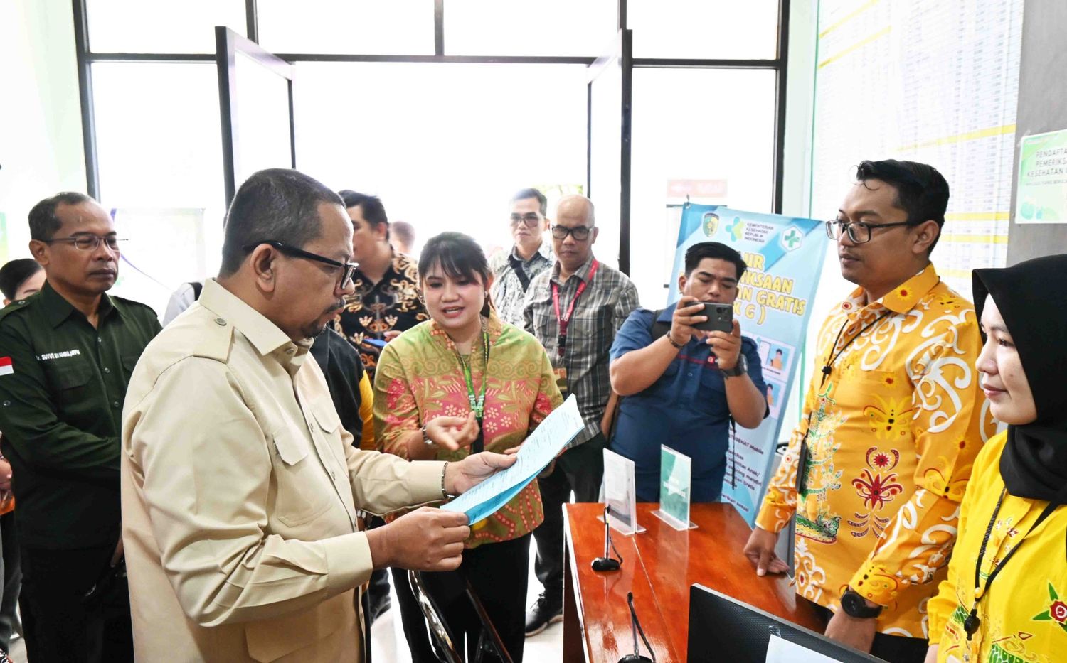Wakil Kepala Staf Kepresidenan RI Tinjau Pemeriksaan dan Cek Kesehatan Gratis di Kota Palangka Raya