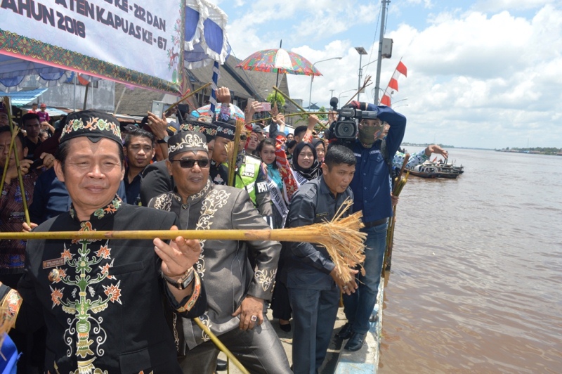 Wagub Kalteng dan Pjs Bupati Kapuas Perang Laluhan 