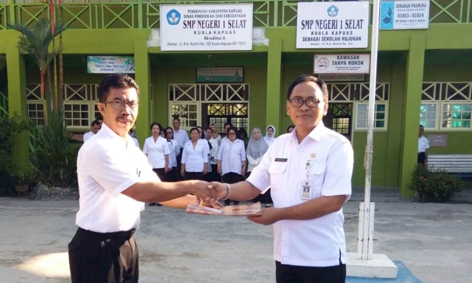 Diskominfo Kapuas dan SMPN 1 Selat Bersinergi Kelola SIM-S