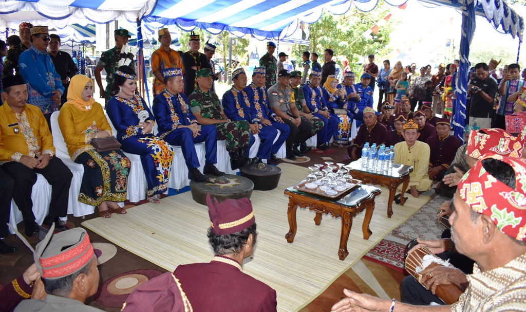 Rangkaian Ritual Adat HUT Kapuas Berlangsung Meriah