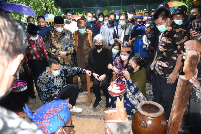 Bupati dan Wakil Bupati Kobar Sampaikan Duka Cita Mendalam atas Kepergian Bohap Bin Jalan