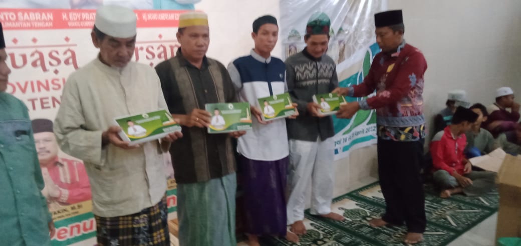 Safari Ramadan di Masjid Al Rahim, Pemprov Kalteng Serahkan Bantuan Untuk Masyarakat Barut