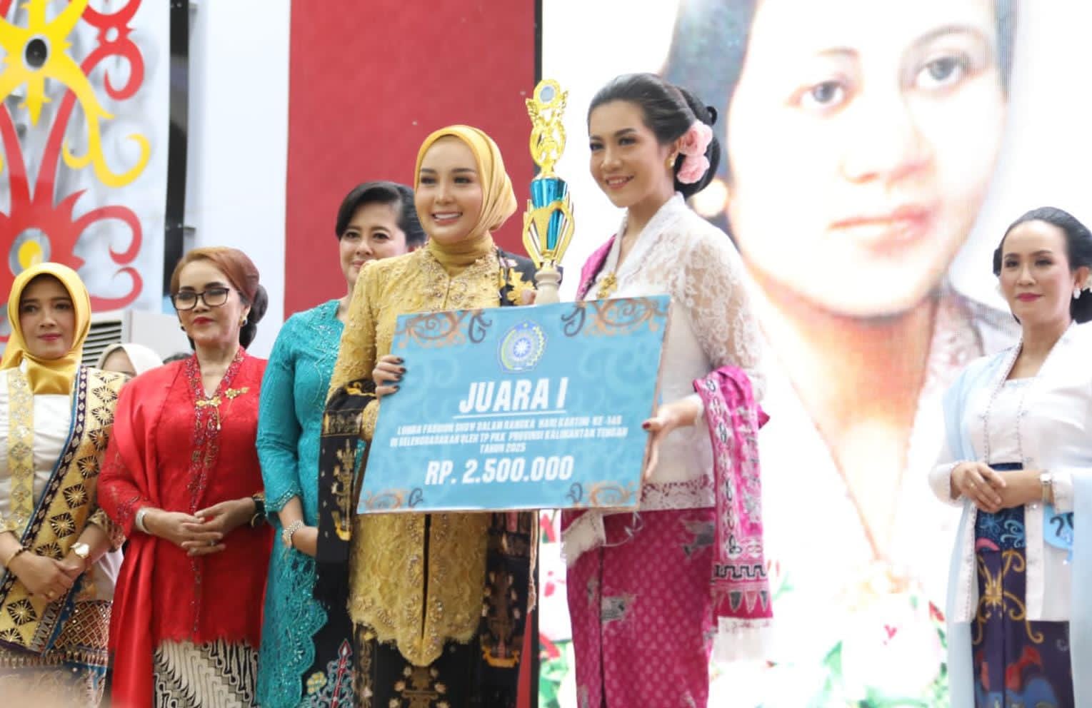 Meriahkan Hari Kartini, Pemprov Kalteng Adakan Fashion Show