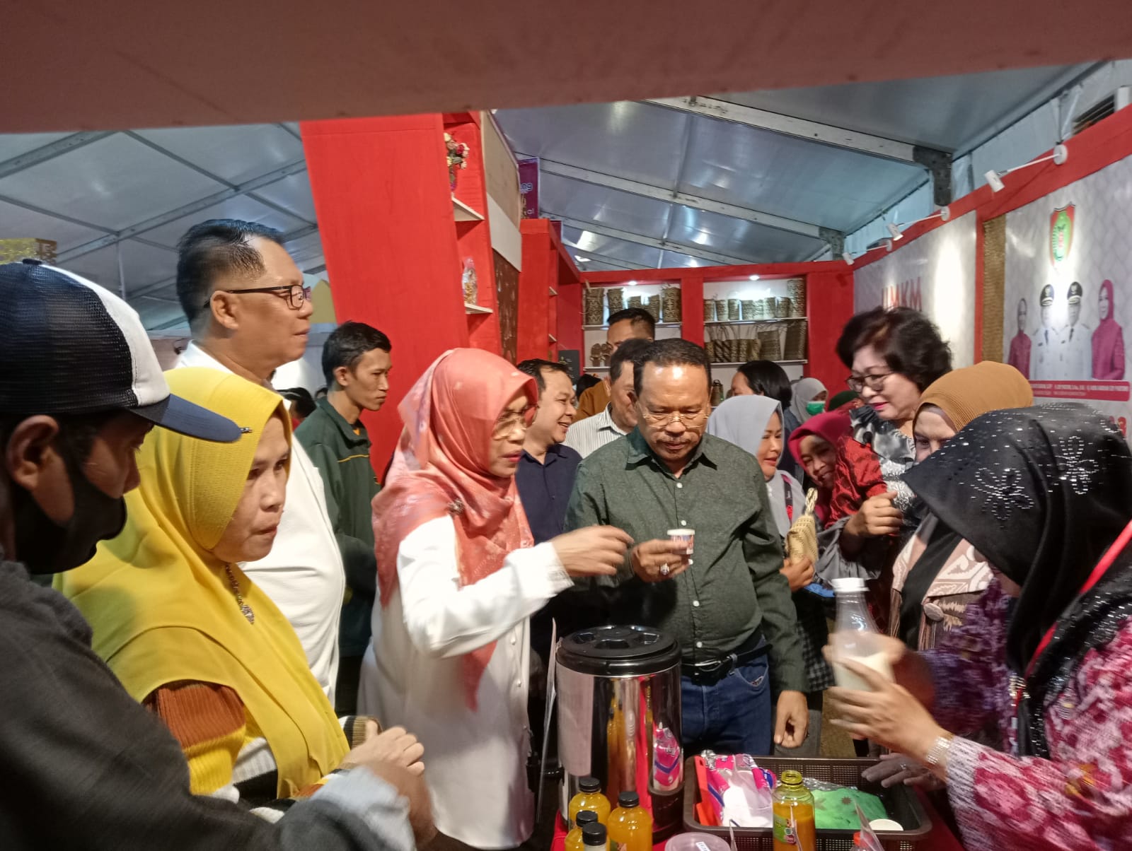 Kepala Dislutkan Dampingi Sekda Prov. Kalteng Kunjungi Kalteng Expo 2023