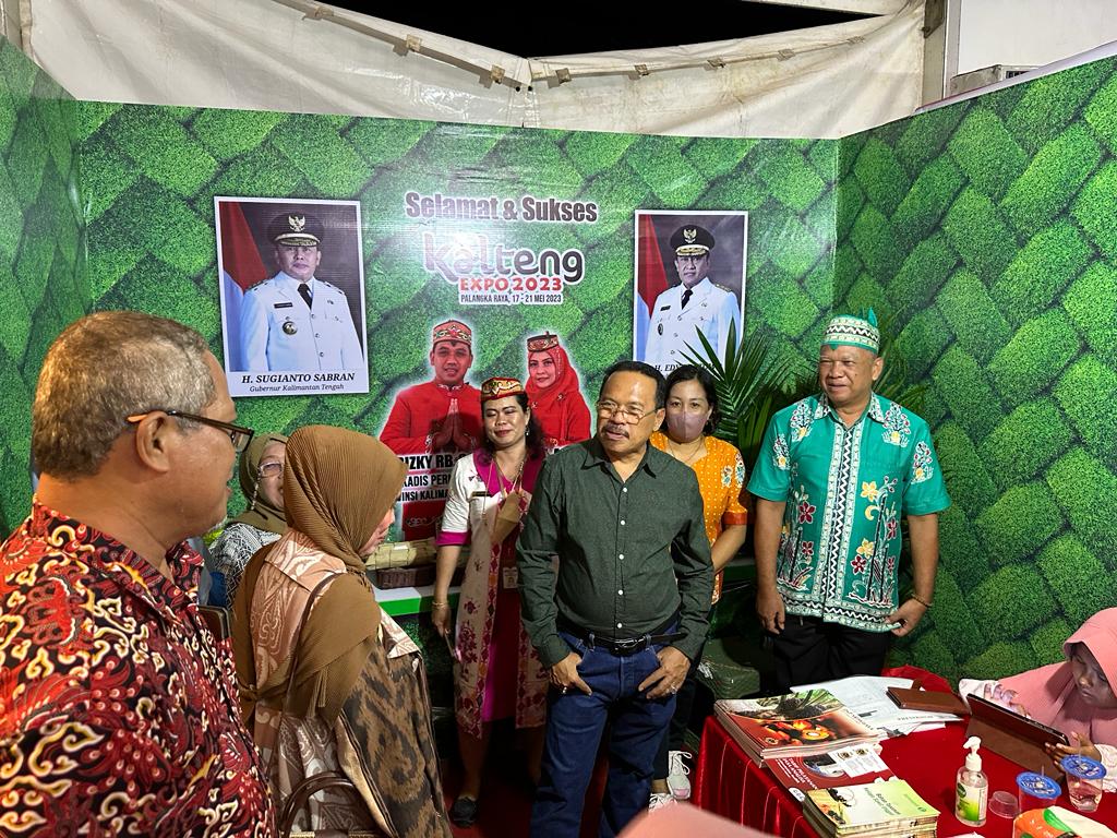 Turut Serta Meriahkan Kalteng Expo 2023, Stand Disbun Dikunjungi Sekda Nuryakin