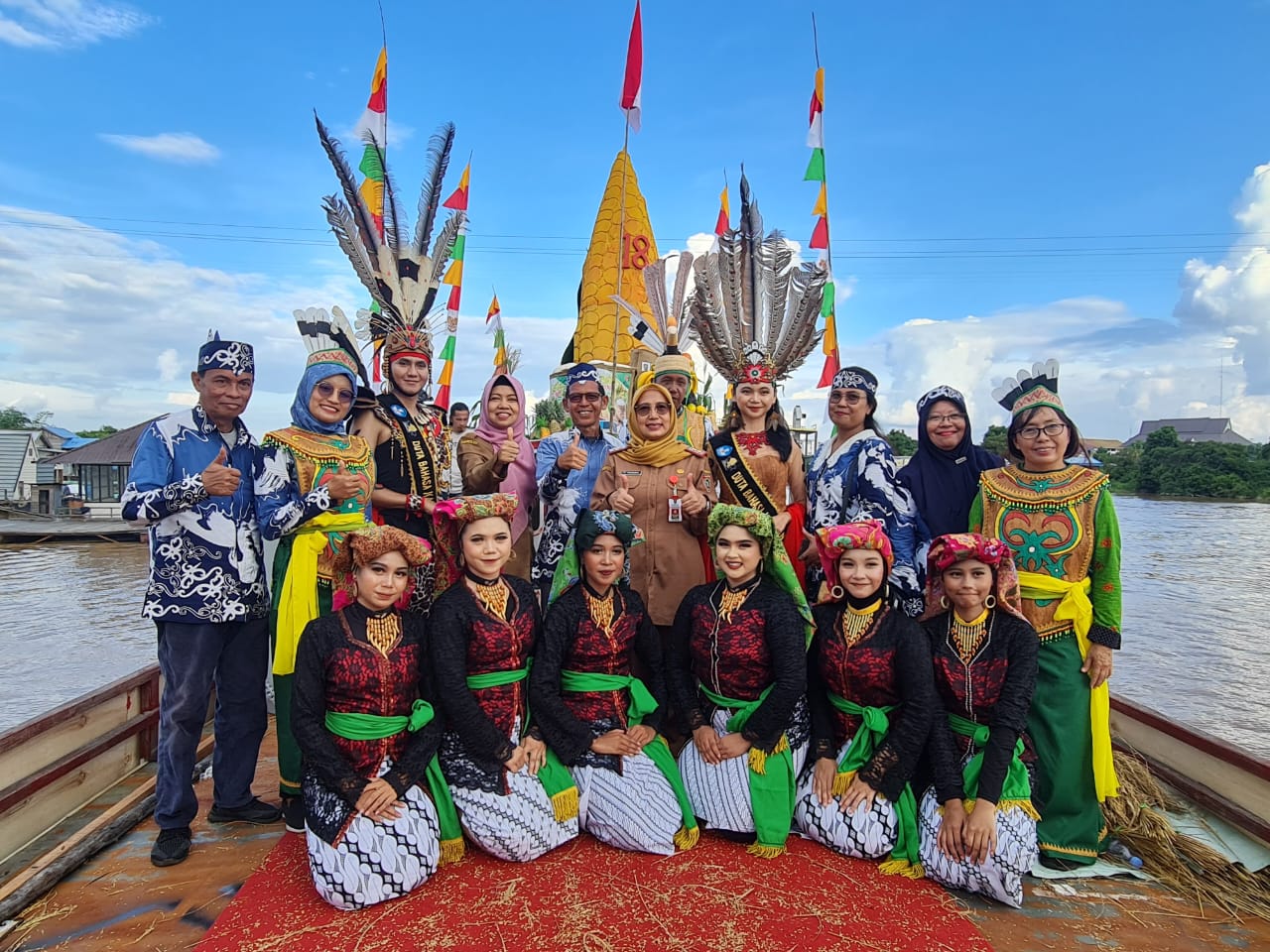Dinas TPHP Prov. Kalteng Ikuti Lomba Perahu Hias Festival Budaya Isen Mulang