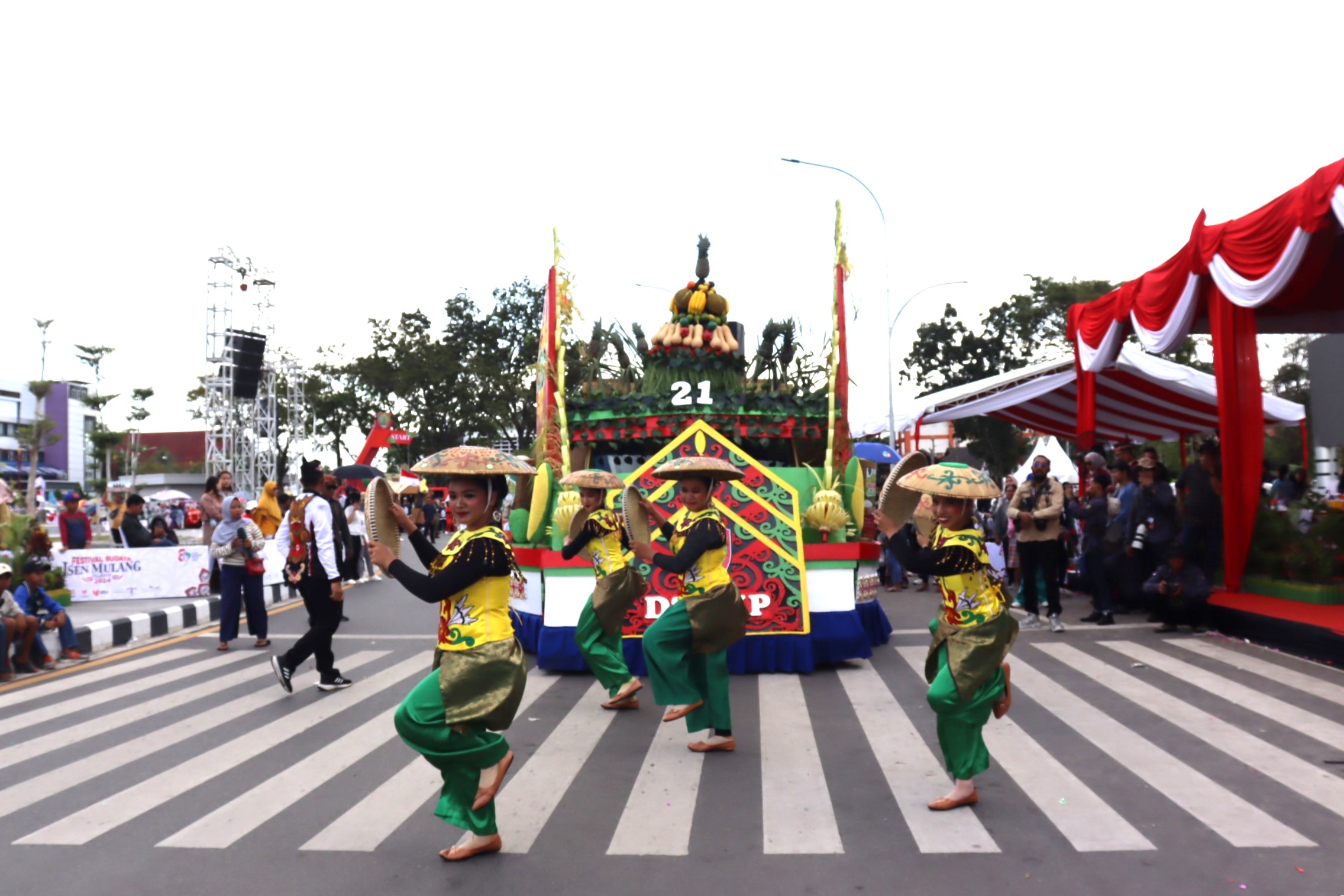Gerak Langkah Terpadu Dinas TPHP Prov. Kalteng pada Karnaval Budaya Peringati Hari Jadi Kalteng ke-67