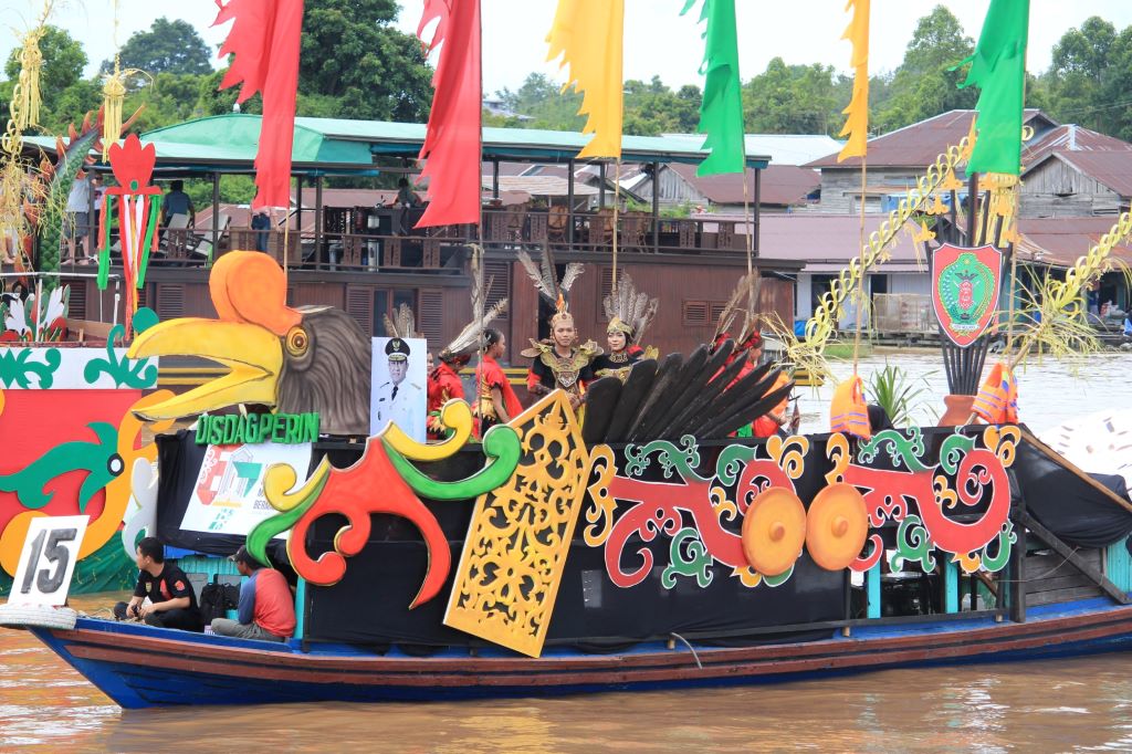 Dinas Dagperin Prov. Kalteng mengikuti Lomba Perahu Hias FBIM Tahun 2024