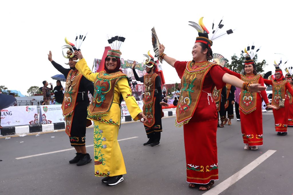 Gerak Langkah Terpadu Dinas TPHP Prov. Kalteng pada Karnaval Budaya Peringati Hari Jadi Kalteng ke-67