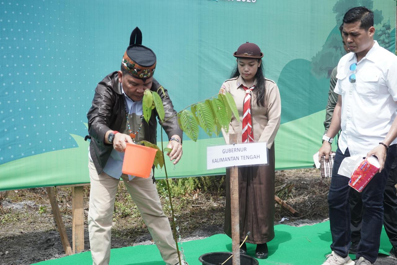 Dukung Konservasi Satwa dan Ekosistem, Gubernur Kalteng Pimpin Pelepasliaran Orangutan dan Penanaman Pohon